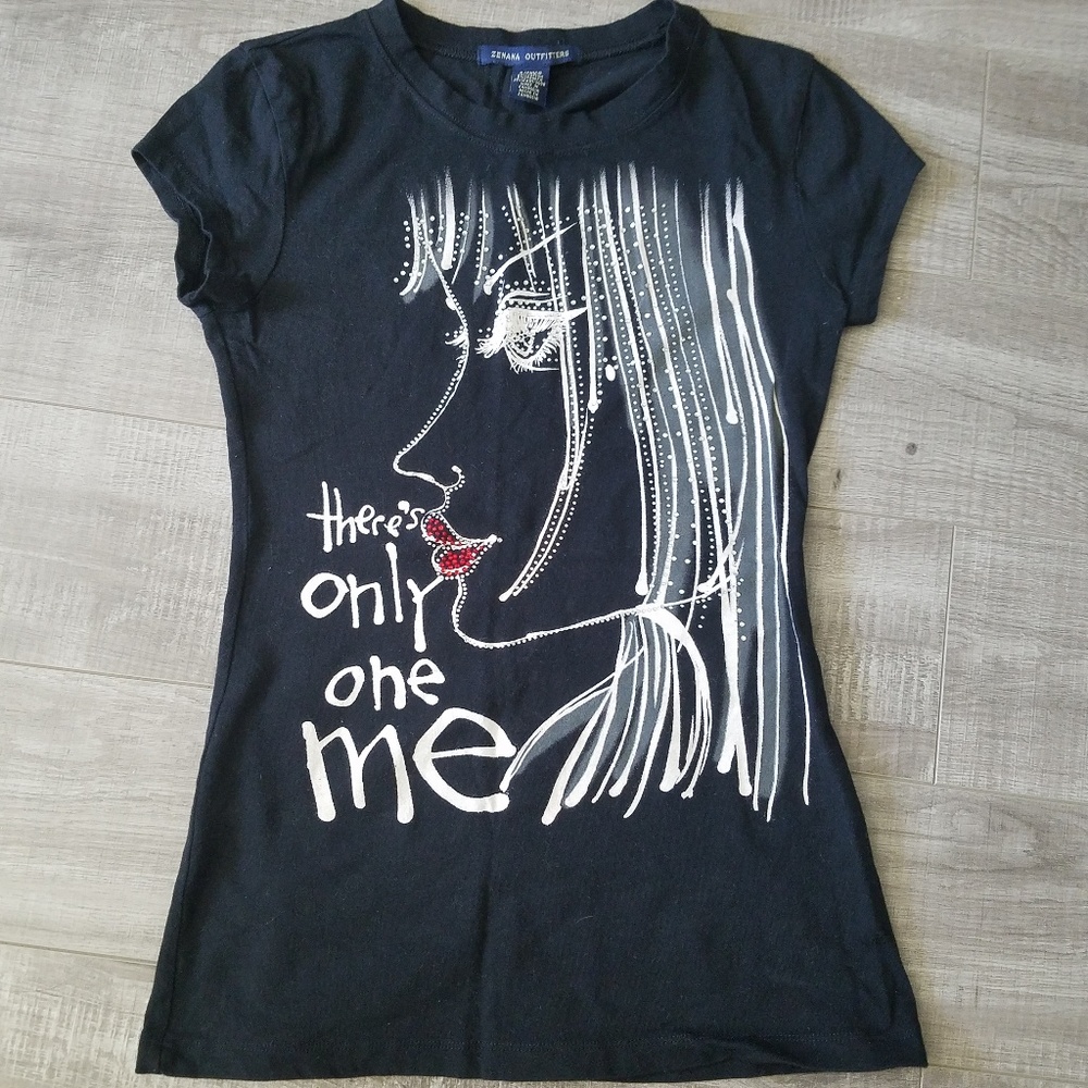 Very cute and slim looking T-shirt